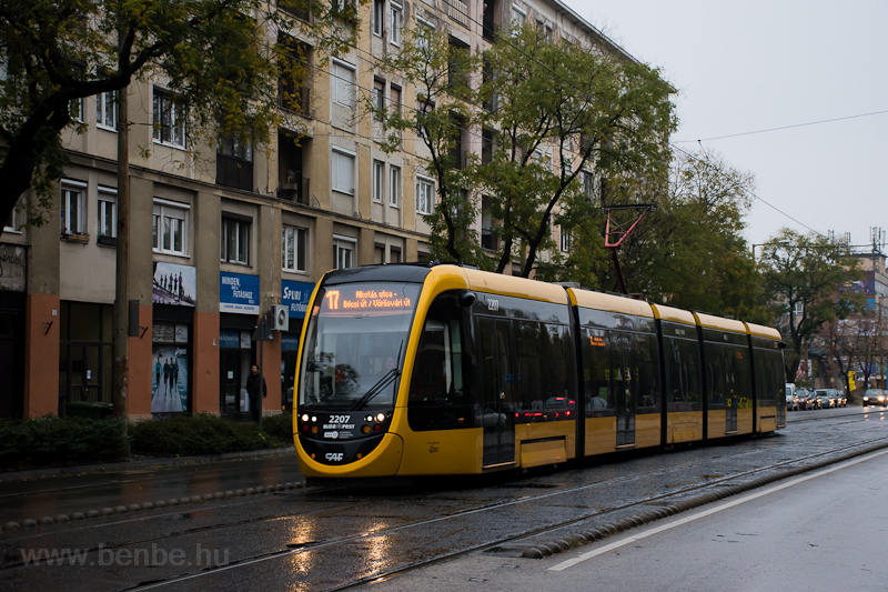 A BKV CAF Urbos 2207 a Fehrvri ton fot