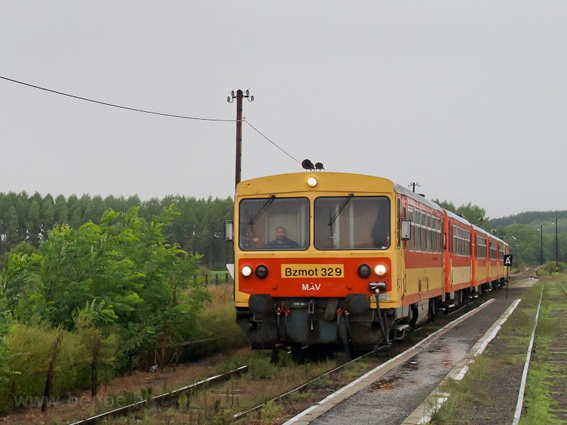 A MV Bzmot 329 Dejtr megll-rakodhelyen fot