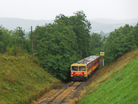 The MÁV Bzmot 298 seen between Diósjenő and Drégely
