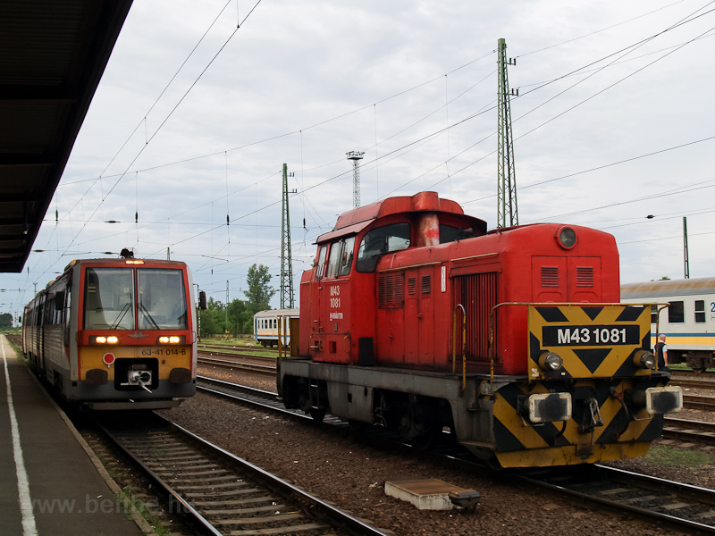 A 6341 014-6 és az M43 1081 Hatvan állomáson fotó