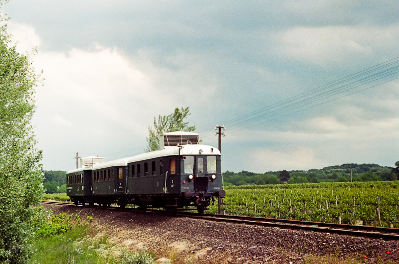 The BCmot 397 seen between  photo