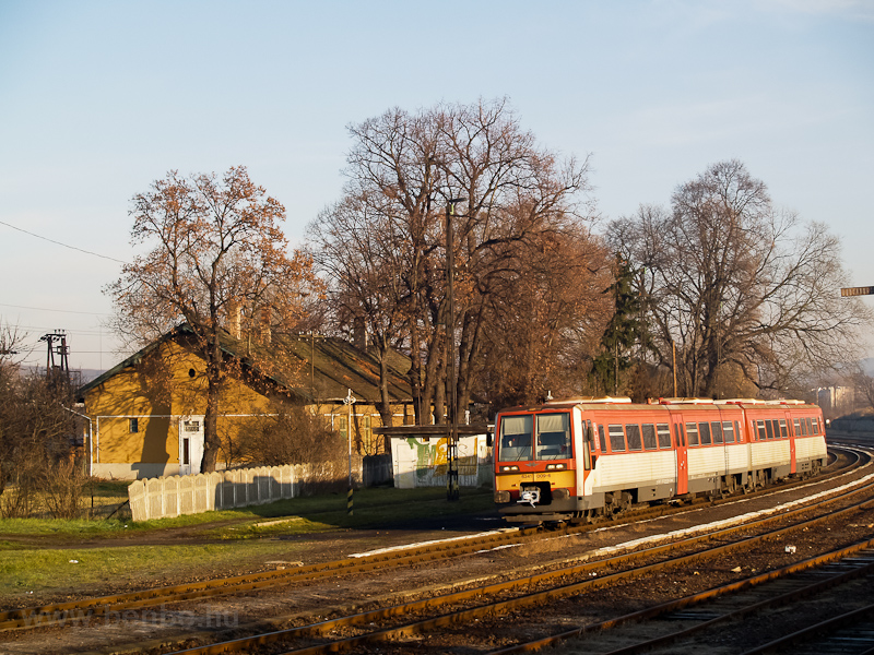 The 6341 009-6 seen at Nagybtony station 
  photo