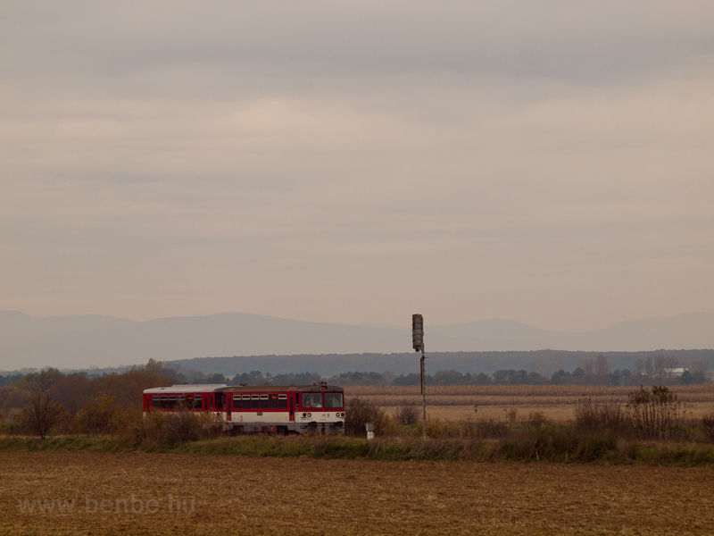 A ŽSSK 812 058-6 Losonc (Lučenec) s Ipolygalsa (Holiša) kztt fot