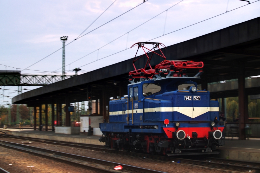 V42 527 Hatvanban fotó