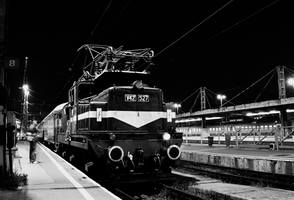 V42 527 Budapest-Nyugati plyaudvaron fot
