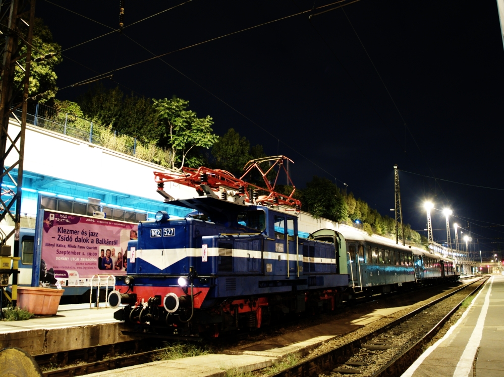 The V42 527 at Budapest-Nyugati photo