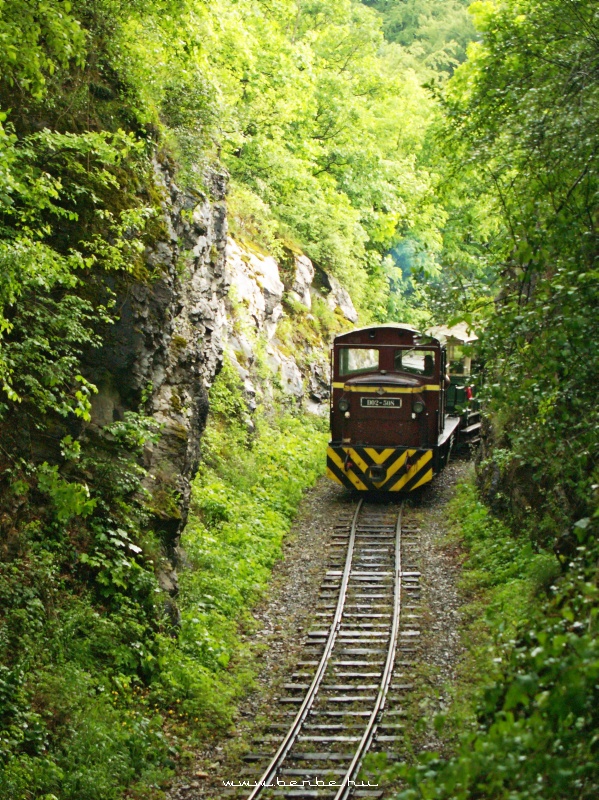 The D02-508 near the rocky cutting over the Paper works stop photo