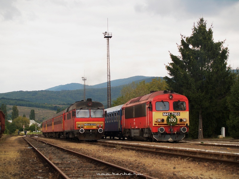 The MDmot 3025 and M41 2163 at Blaptfalva photo