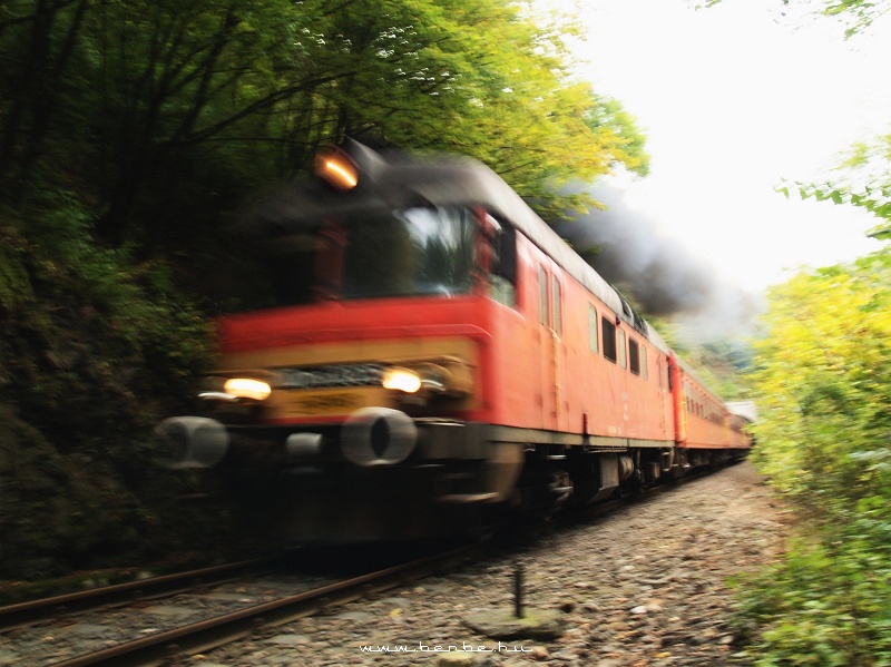 The MDmot 3025 between the Szarvask tunnels photo