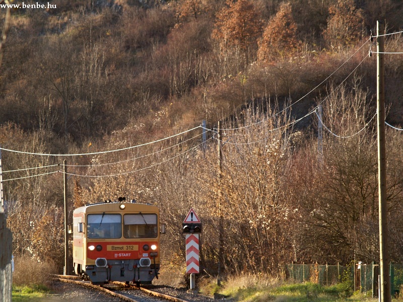 Bzmot 312 Nagyvisny kertjei alatt kanyarodik fot