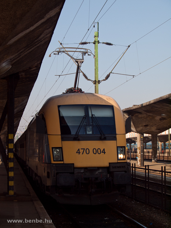 470 004 (ex 1047 004-5) a reggeli Budapest  - Storaljajhely sebesvonattal Miskolc-Tiszai plyaudvaron fot