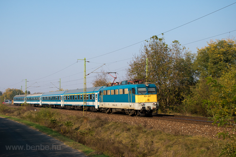 A MÁV-START 431 261 Monorierdő és Pilis között debreceni InterCityvel fotó