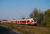 A MÁV-START 415 020 Monorierdő és Pilis között, piros színben
