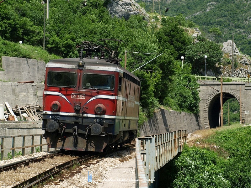 A ŽFBH 441 307 plyaszm mozdonya a Neretva vlgyben  fot