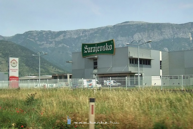 A Sarajevsko sr logisztikai kzpontja Mostarban fot