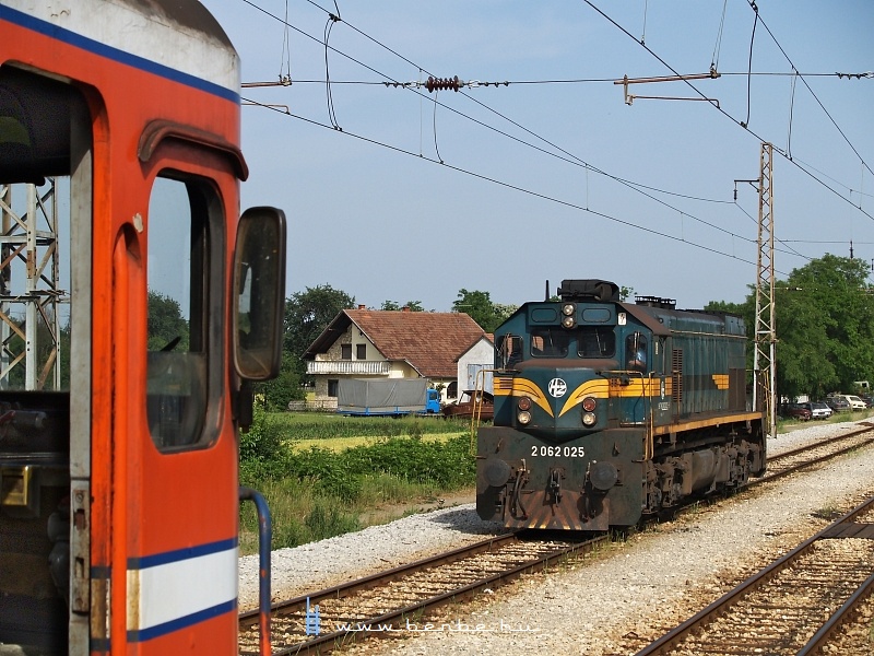 The 2 062 025 at Slavonski Šamac photo