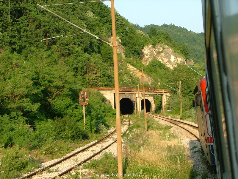 Alagutak Maglaj s Zenica kztt a Boszna foly vlgyben fot