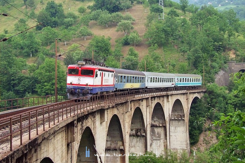 441-910 a Zgrb-Ploče gyorsvonattal a nagy visszafordt viadukton (409 mter a tenger szintje fltt) fot