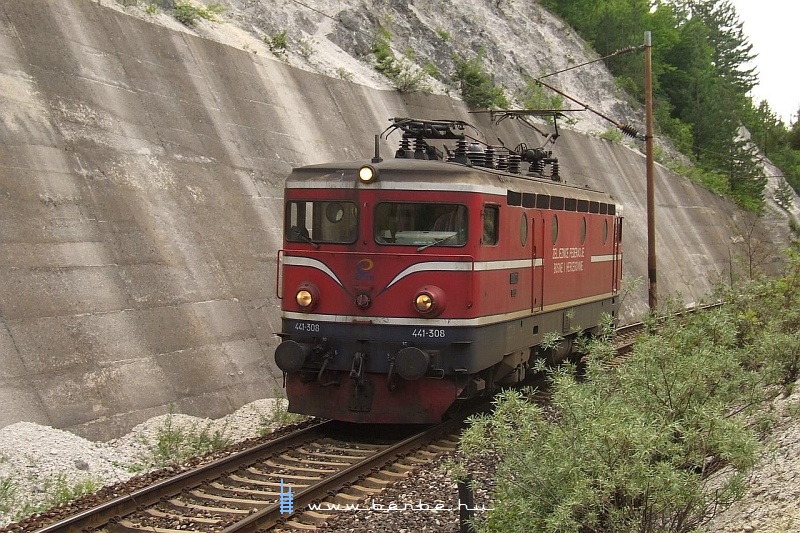 The 441-308 after the Great Ovcari-viaduct photo