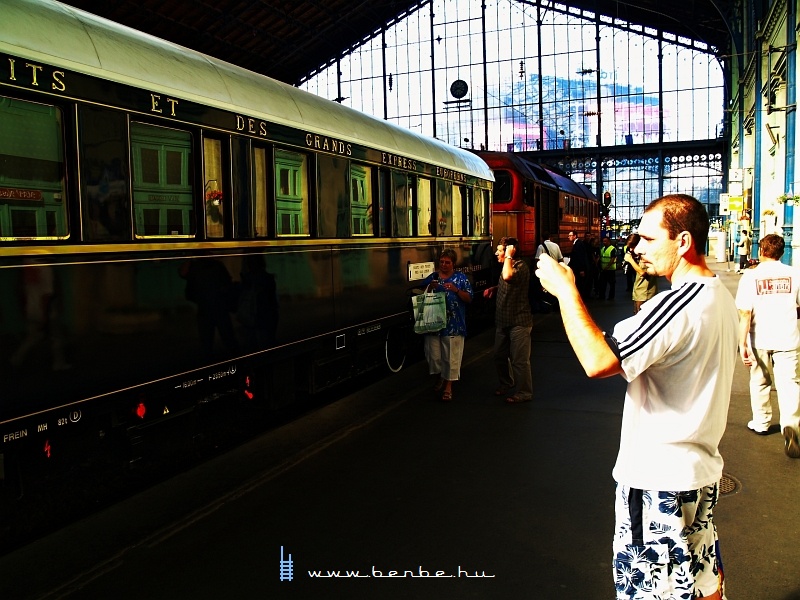 Commuters taking photos of the magical Venice-Simplon Orient Express photo