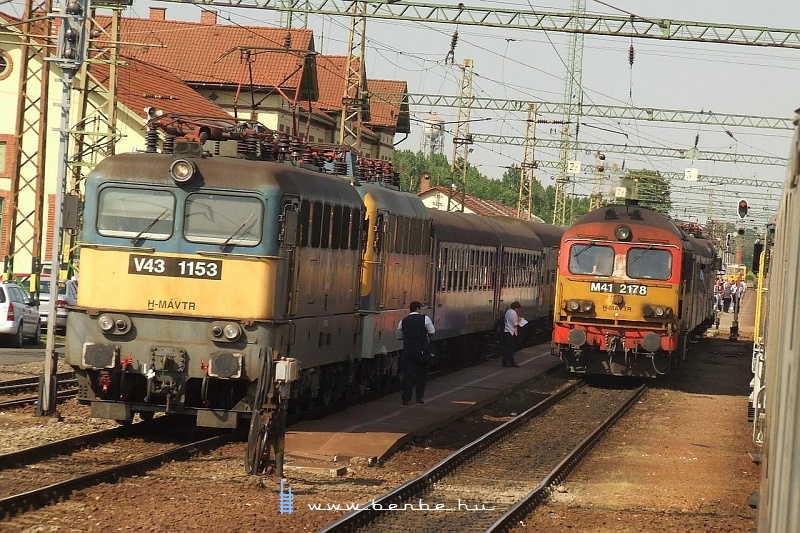 kép V43 1153 és M41 2178 Dombóváron fotó