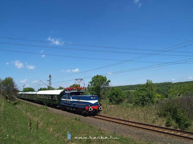 The V42 527 between Kisnmedi and Vckisjfalu photo