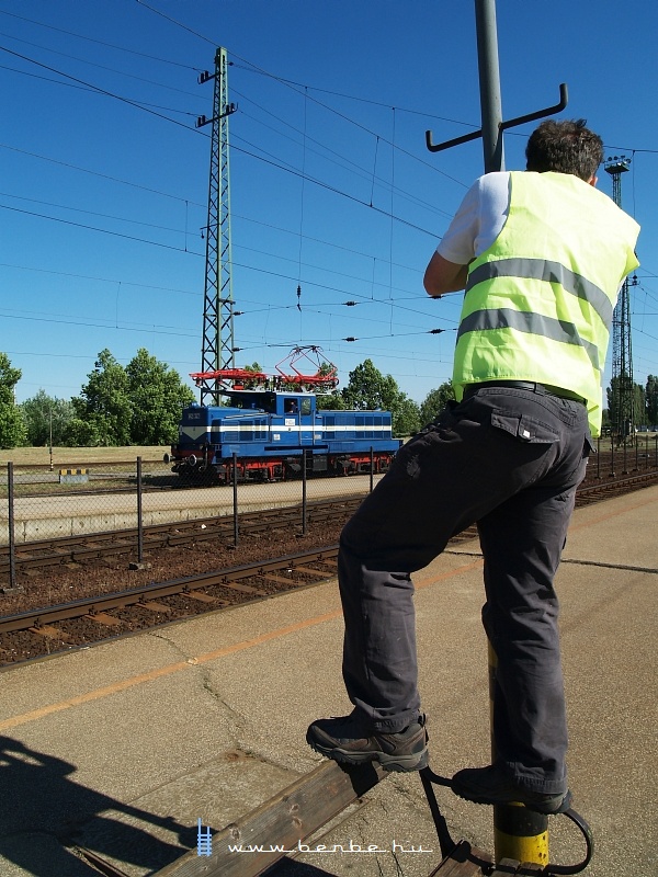 The V42 527 and Endre Barta from trains.hu at Hatvan photo