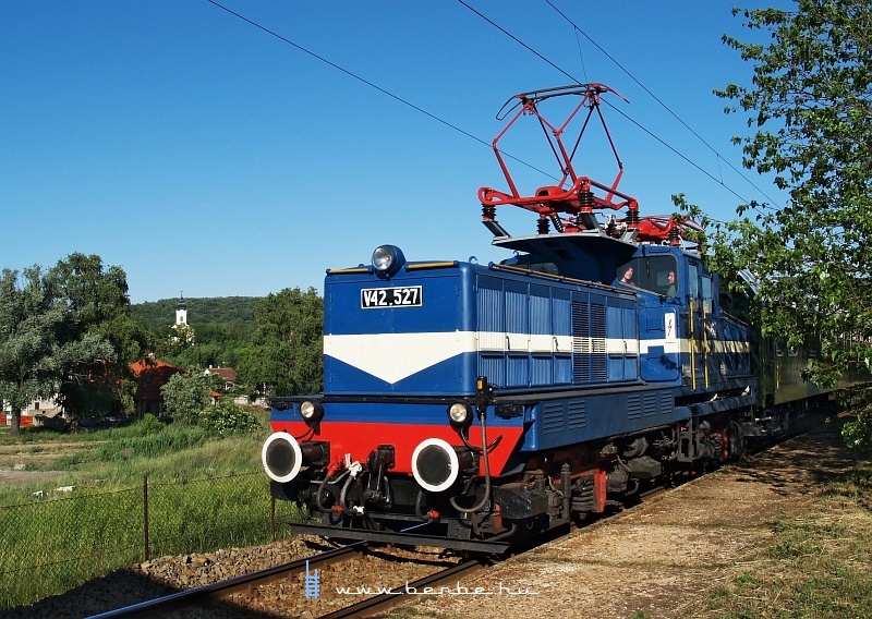 The V42 527 at Mriabesny photo