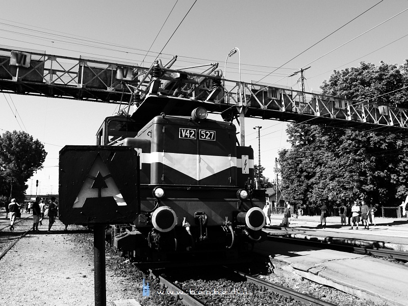 The V42 527 at Rkospalota-jpest photo