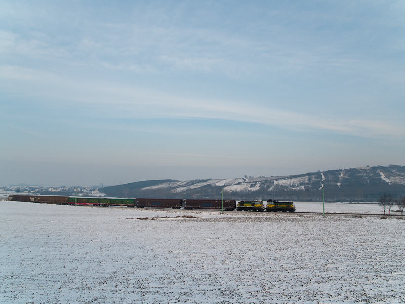 Tolats tehervonat kt GYSEV M44-essel Vulkapordny (Wulkaprodersdorf, Ausztria) s Darufalva (Drassburg, Ausztria) kztt fot