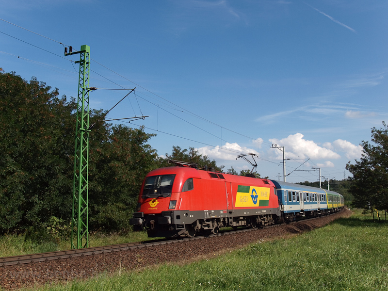 The GYSEV 1116 064-5 seen between Fertőboz and Sopron photo