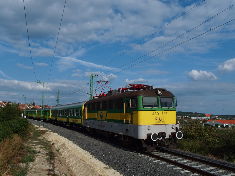 The GYSEV 430 327 seen between Fertőboz and Sopron photo