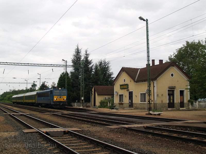 A GYSEV V63 156 InterCity vonatval Fertőbozon, amikor mg Gigantok is jrtak emelt sebessgű fordban fot