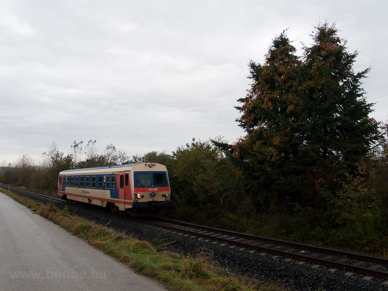 A mg osztrk fnyezsű (Jaffa) GYSEV 247 505 gfalva s Sopron-Ipartelep (ex-Sopron-Dli)  kztt fot