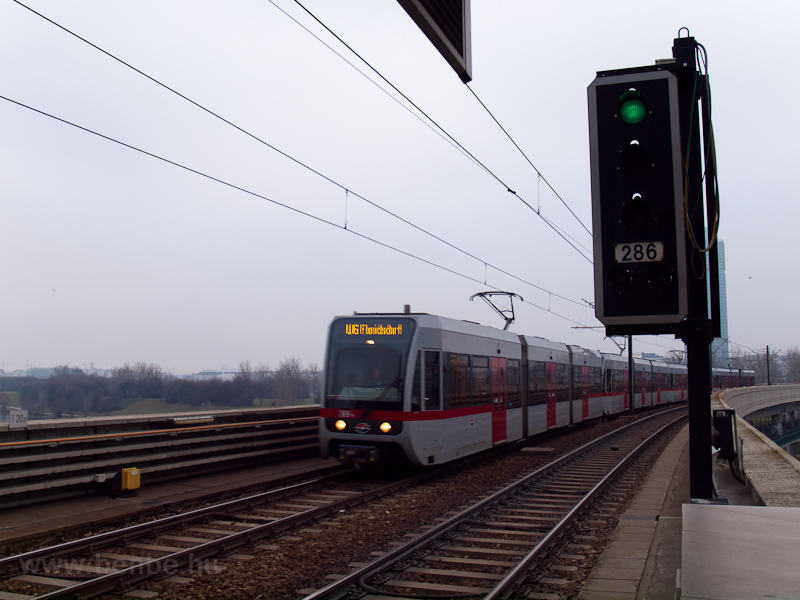 A 2694 plyaszm, T sorozat metrszerelvny az U6-os vonal Neue Donau llomsn fot