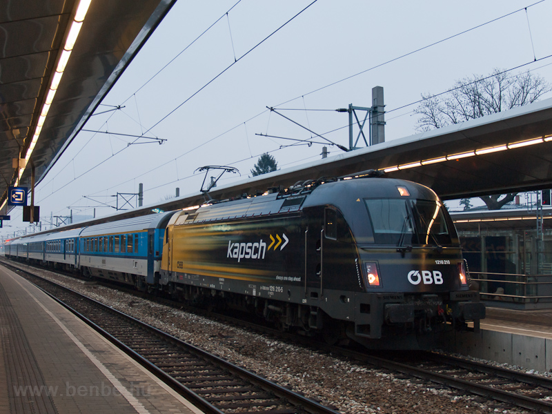 Az ÖBB 1216 210 pályaszámú,  fotó