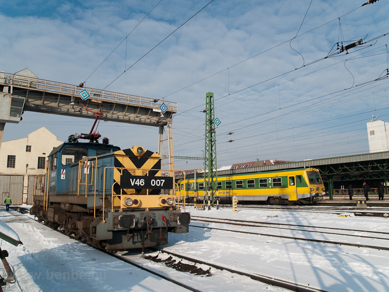 Full retro: old road numbers and one of the original two railcars in one picture - the MÁV-TR V46 007 and the GYSEV 5047 501-1 at Sopron depot photo