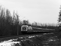 The GYSEV 1047 505-1 without its advertising livery pulling six type Bh cars between Bk and Acsd