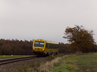 The GYSEV's green-yellow 247 509 is seen between Lépesfalva and Fraknó