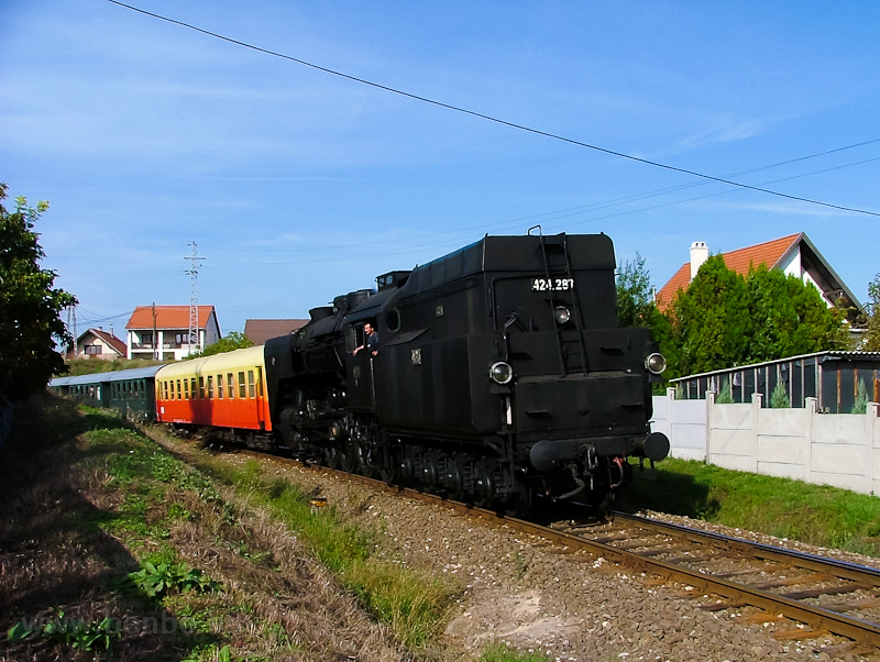 The 424,287 seen hauling a historic train between Szabadsgliget and Pilisvrsvr photo