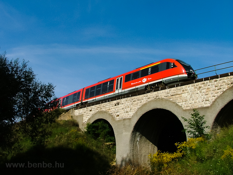 A MV Desiro seen between Szabadsgliget and Pilisvrsvr on the viadukt photo