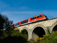 A MÁV Desiro seen between Szabadságliget and Pilisvörösvár on the viadukt