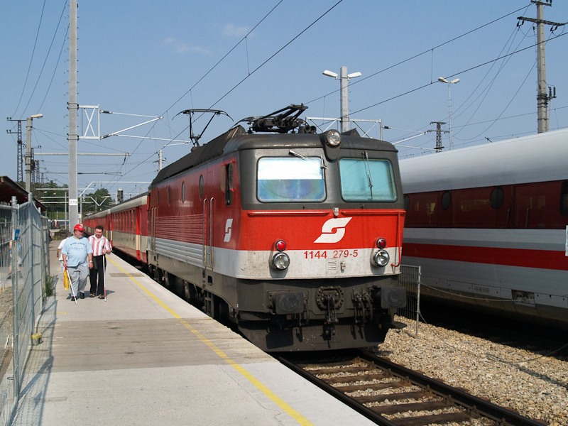The BB 1144 279-5 seen hauling four Jaffa-livery Schlierenwagen at St. Plten Hauptbahnhof photo