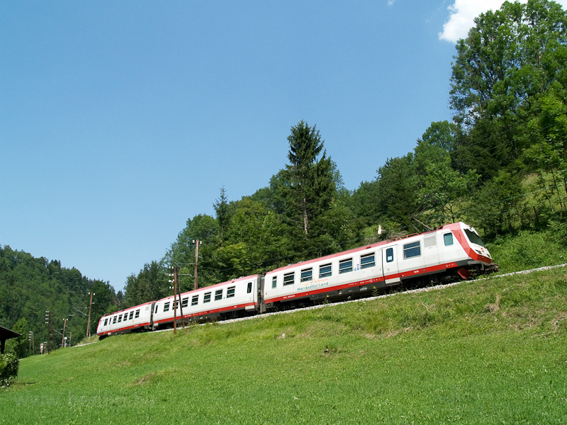 The BB 4090 002-9 seen between Boding and Laubenbachmhle photo