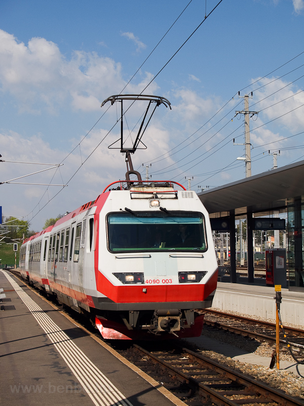 A NVOG 4090 003 lefestett BB Pflatsch-csal St. Plten Hauptbahnhofra rkezik fot