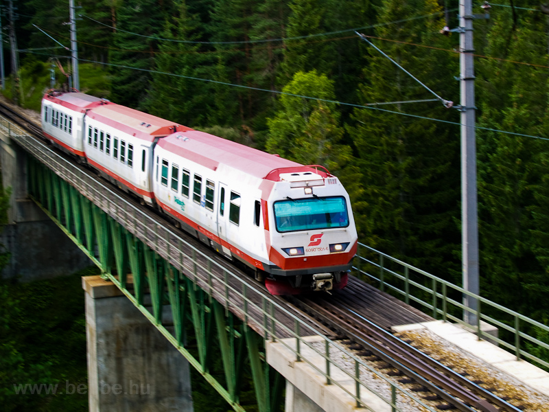 The BB 6090 001-6 is seen between Erlaufklause and Mitterbach stations on the Kuhgrabenviadukt photo
