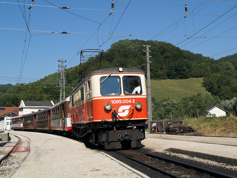 The BB 1099.004-2 seen at Kirchberg an der Pielach station photo