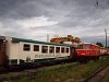 A NÖVOG 2095.10 St. Pölten Alpenbahnhof állomáson, mögötte a reklámvonat étkezőkocsija, a Mariazeller Land kocsi