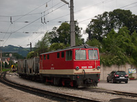 The NVOG 2095 008 is hauling a trackbed laying train at Kirchberg an der Pielach