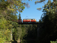 The 1099 001 is seen on the Eselgrabenbrcke between Erlaufklause and Mitterbach
